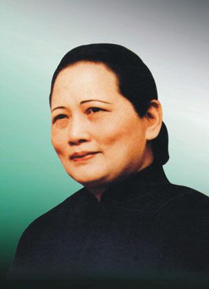 她老了,但仍然那样美